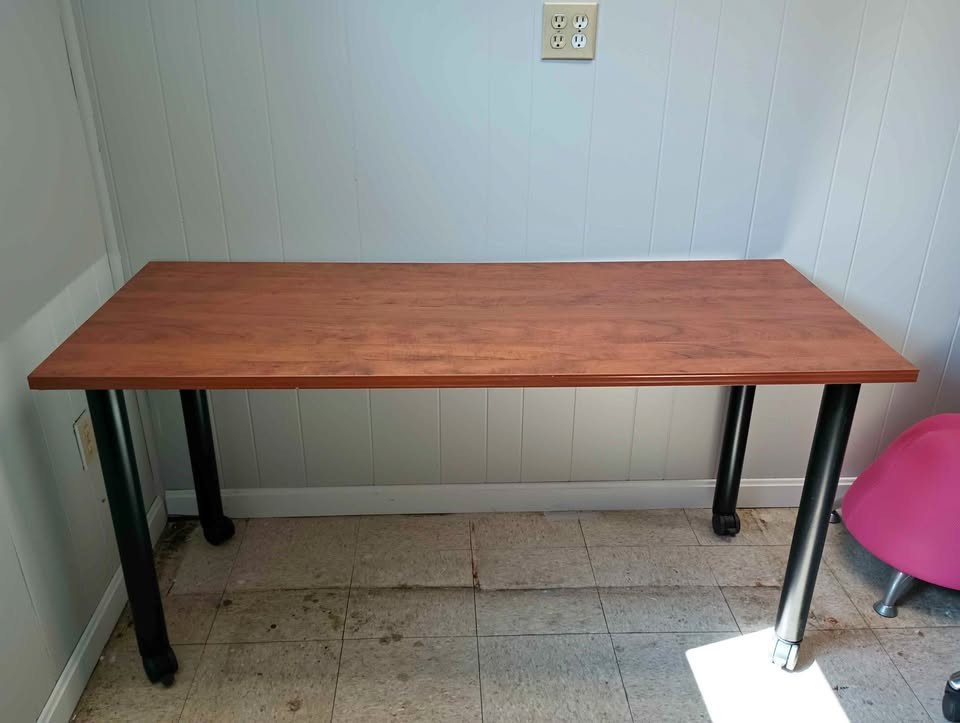 PRE-OWNED OFFICE DESK/TABLE 60 1/4"X24 1/4"