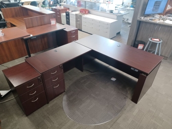 ELEC. HT. DESK  WITH RETURN