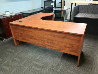 PRE-OWNED IOF 72X60 DESK