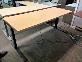PRE-OWNED ELECTRIC HEIGHT DESK 28X70