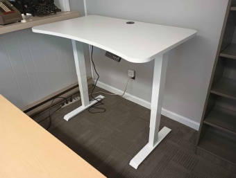 IOF ELECTRIC HEIGHT DESK 30X48 