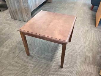 PRE-OWNED SIDE TABLE 24X24