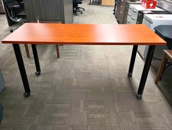 PRE-OWNED TABLE ON WHEELS